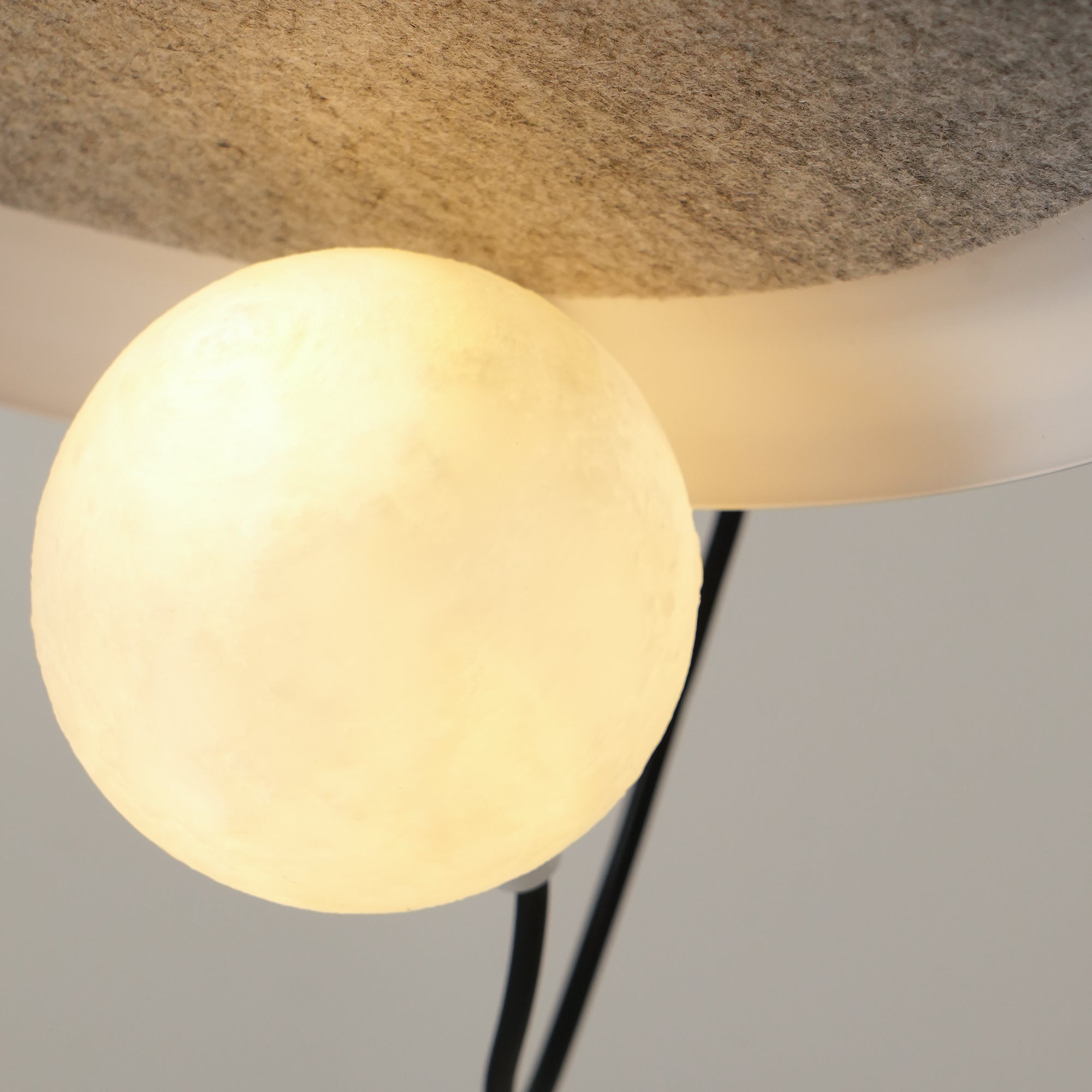 Lampe à suspension en fil